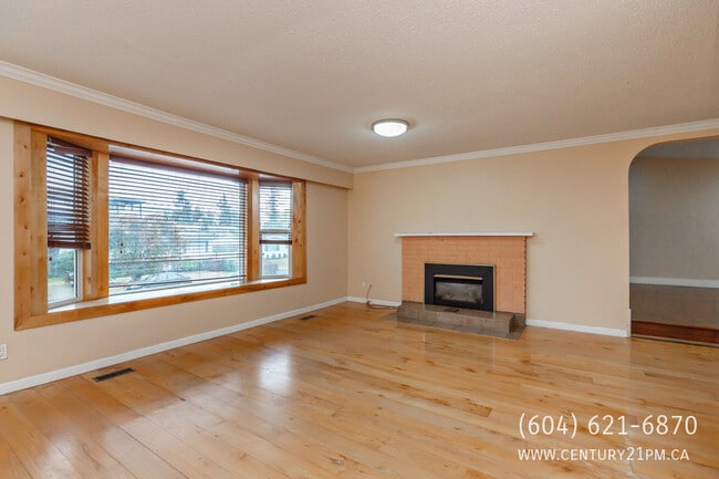 Building Photo - 2086 Majestic Crescent