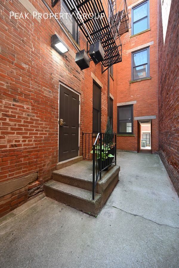 Foto del edificio - 515 E 12th St