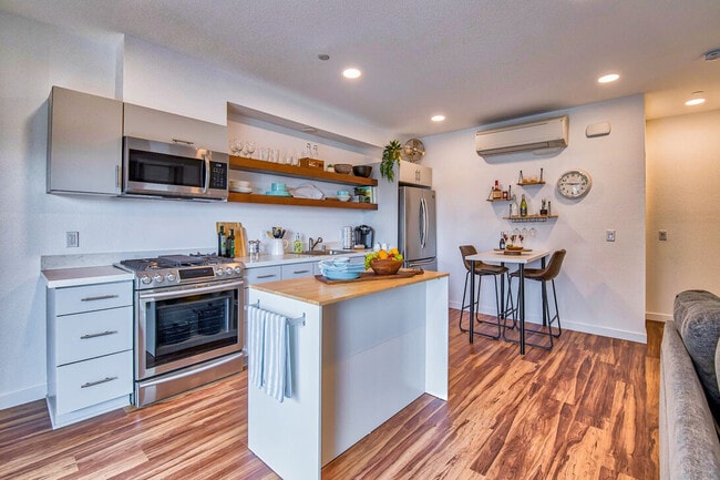 Interior Photo - The Broadway