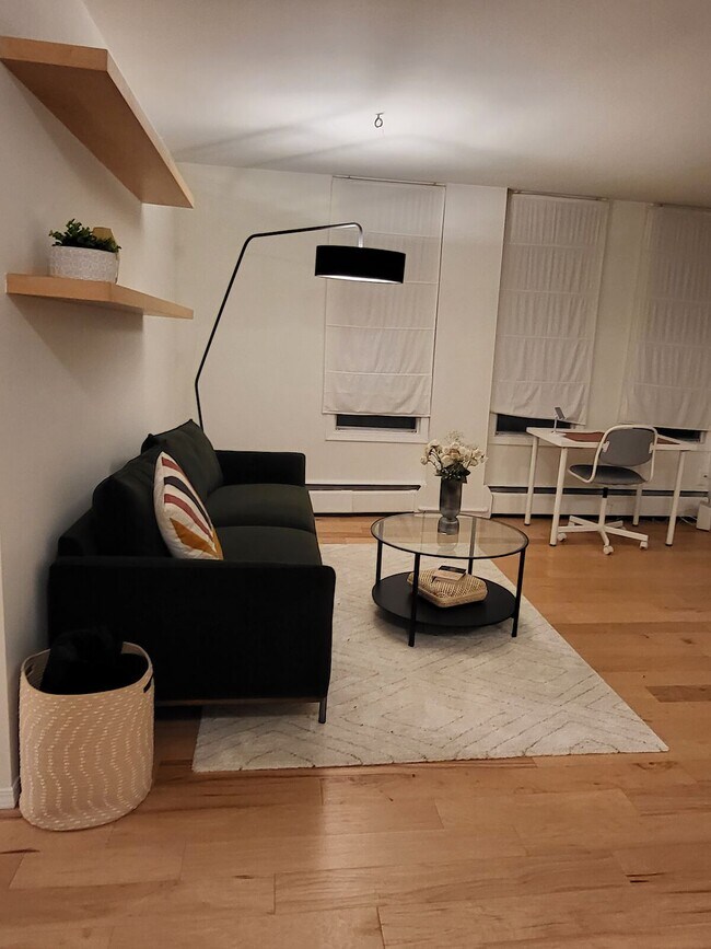 Photo du bâtiment - 317 14 Av SW