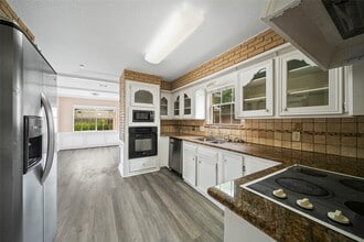 Building Photo - 206 Houghton Rd