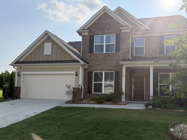Building Photo - 718 Fairway Dr