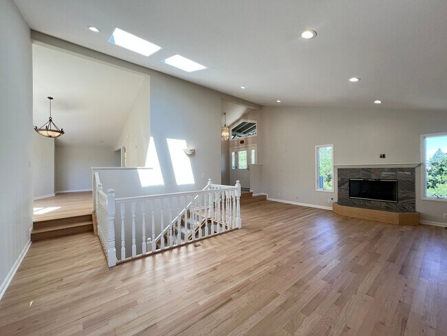 Foto del edificio - $1,000 Off Move-In Special!!! Very Private...