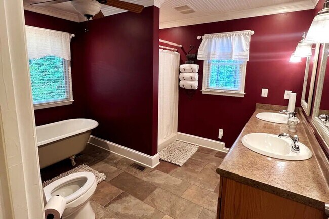 Foto del edificio - 4845 Marsha Dr, Unit 1