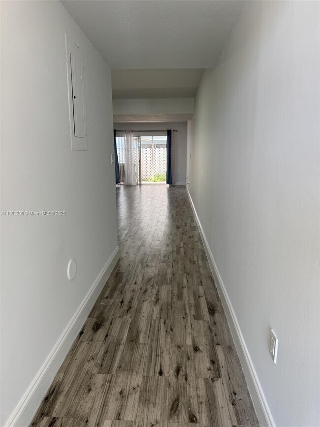 Foto del edificio - 12302 NW 11th St