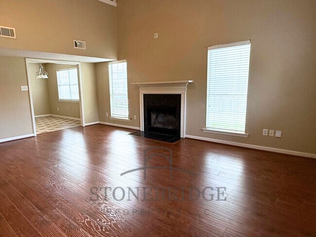 Foto del edificio - Spacious 3 bed, 2 bath with loft