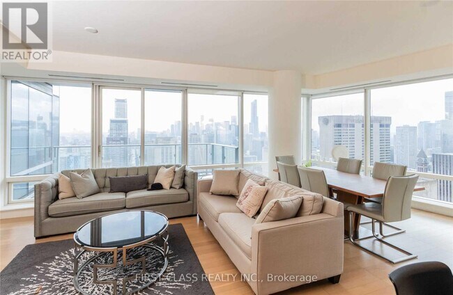 Photo du bâtiment - 180 University Ave