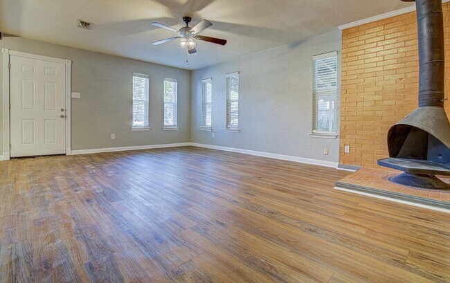 Foto del edificio - 1807 Briar Hill Dr