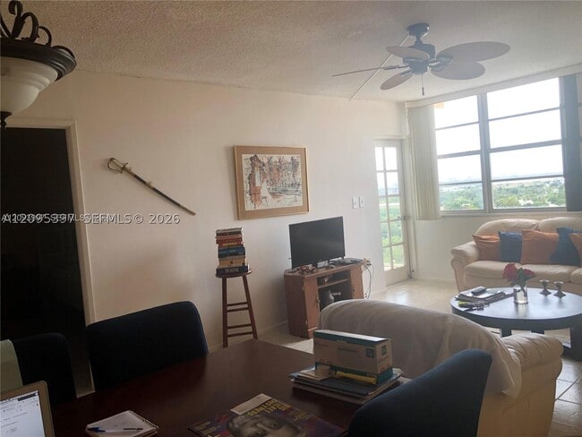 Building Photo - 1351 NE Miami Gardens Dr