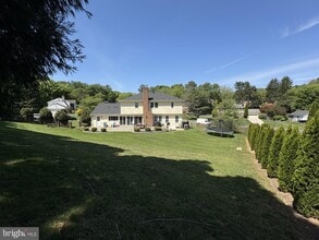 Building Photo - 9926 Tartan Ct