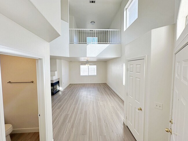 Foto del edificio - 4 BEDROOM WITH LOFT IN CUL DE SAC IN LONE ...