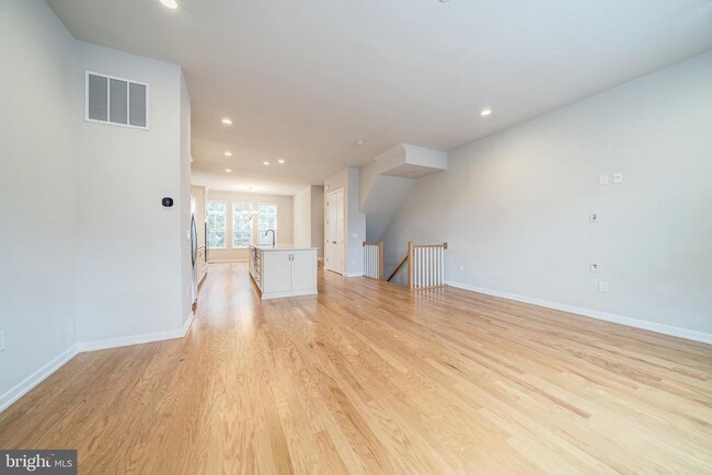 Building Photo - 7354 Dartford Dr