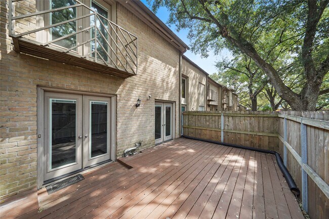 Foto del edificio - 5836 Sampley Way