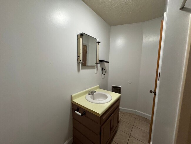 Foto del edificio - 602 Oak Grove Rd
