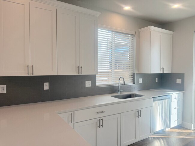 Foto del edificio - Beautiful 3-Bedroom + Bonus Loft Home in B...