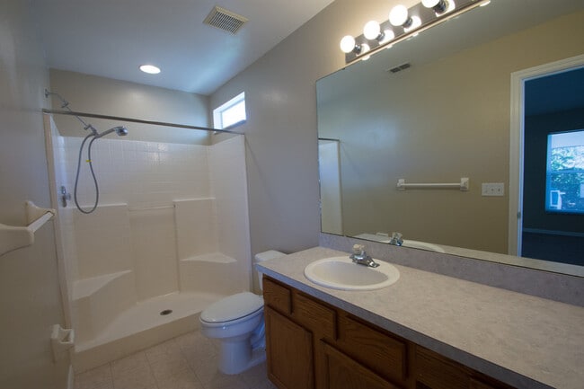 Building Photo - 1438 Casterton Cir
