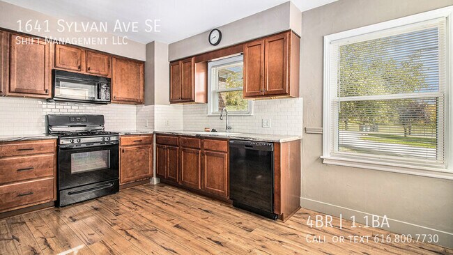 Foto del edificio - 1641 Sylvan Ave SE