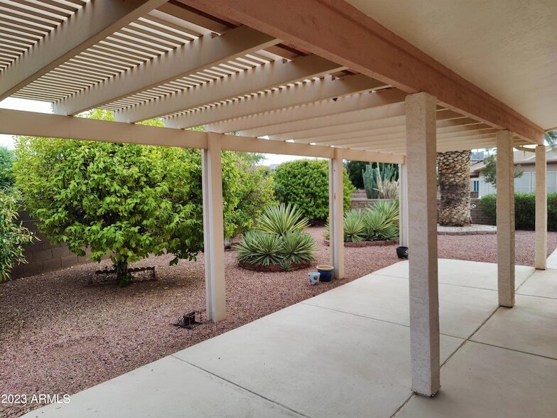 Building Photo - 1553 E Palm Beach Dr