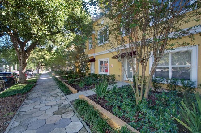 Building Photo - 218 7th Ave N
