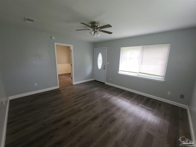 Foto del edificio - 8712 Fowler Ave