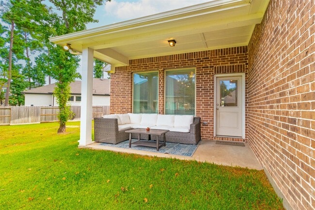 Building Photo - 323 Fanpalm Ct