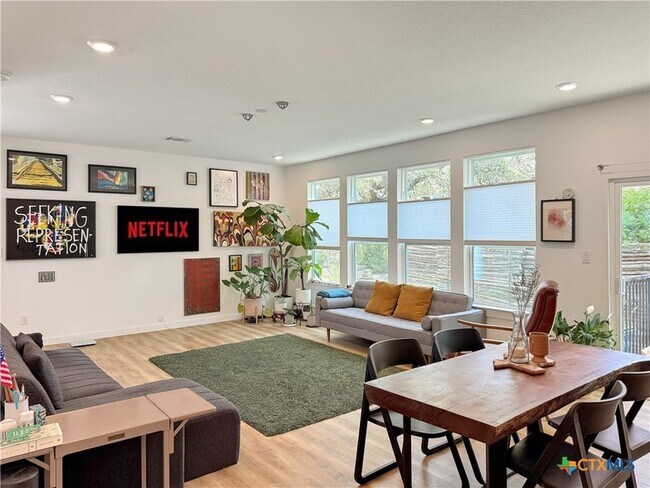 Foto del edificio - 1200 Willow Dr