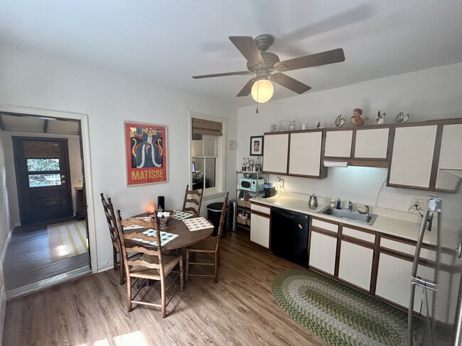 Kitchen - 930 N 5th St