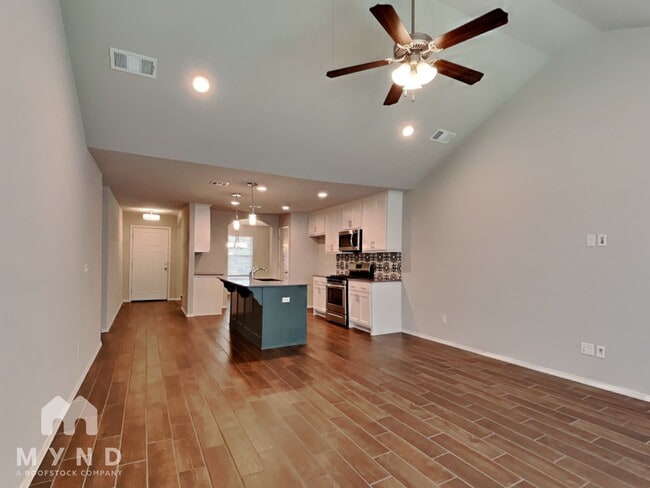 Building Photo - 6615 S 18th Pl