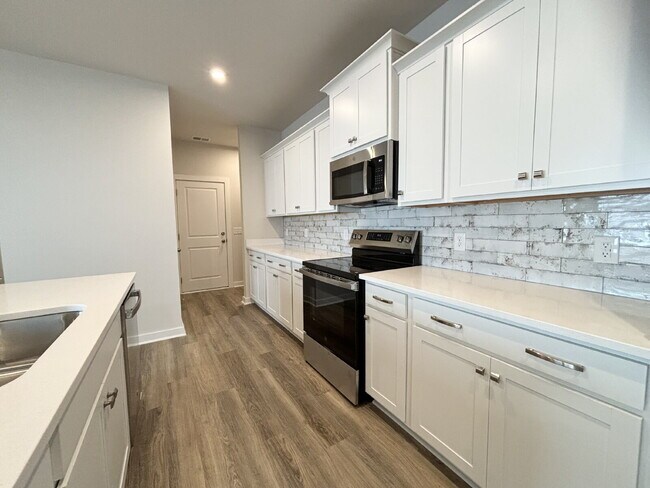 Foto del edificio - Brand New Single Family Home Just Minutes from Old Town Bluffton!