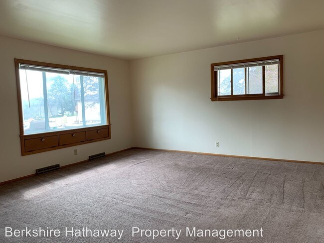 Building Photo - 5533 N 95th St