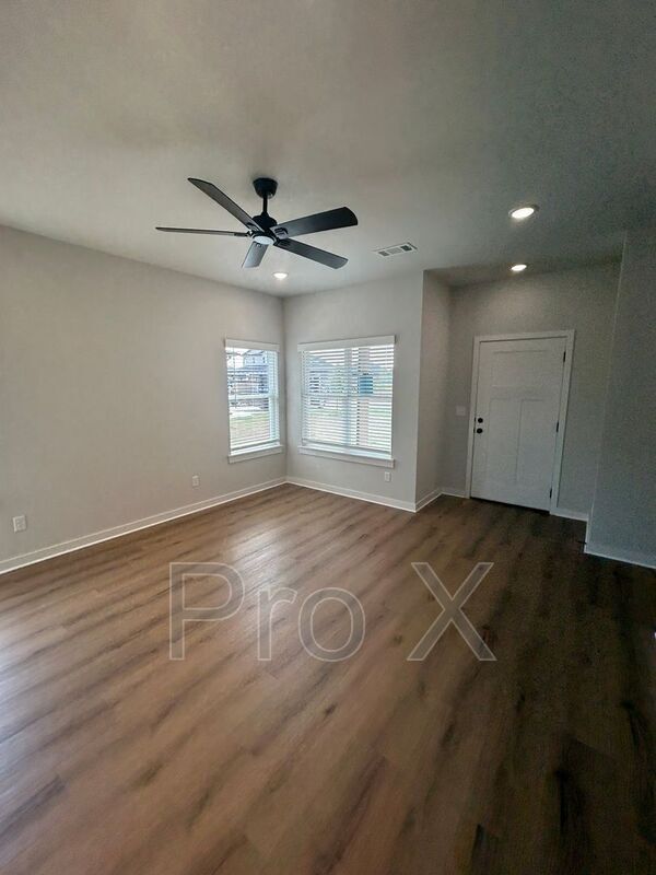 Foto del edificio - 621 Cosmos St