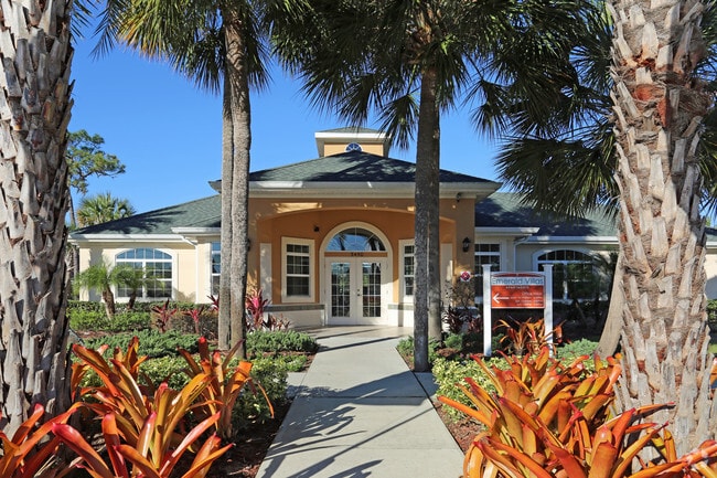 Building Photo - Emerald Villas