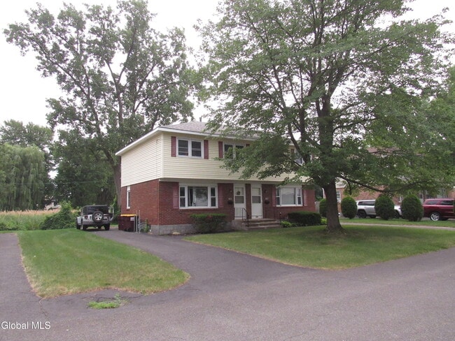 Building Photo - 34 B Commodore St