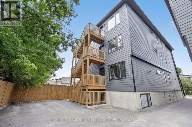 Building Photo - 340 Shakespeare St