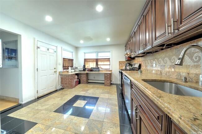 Foto del edificio - 46 Gardner Ave