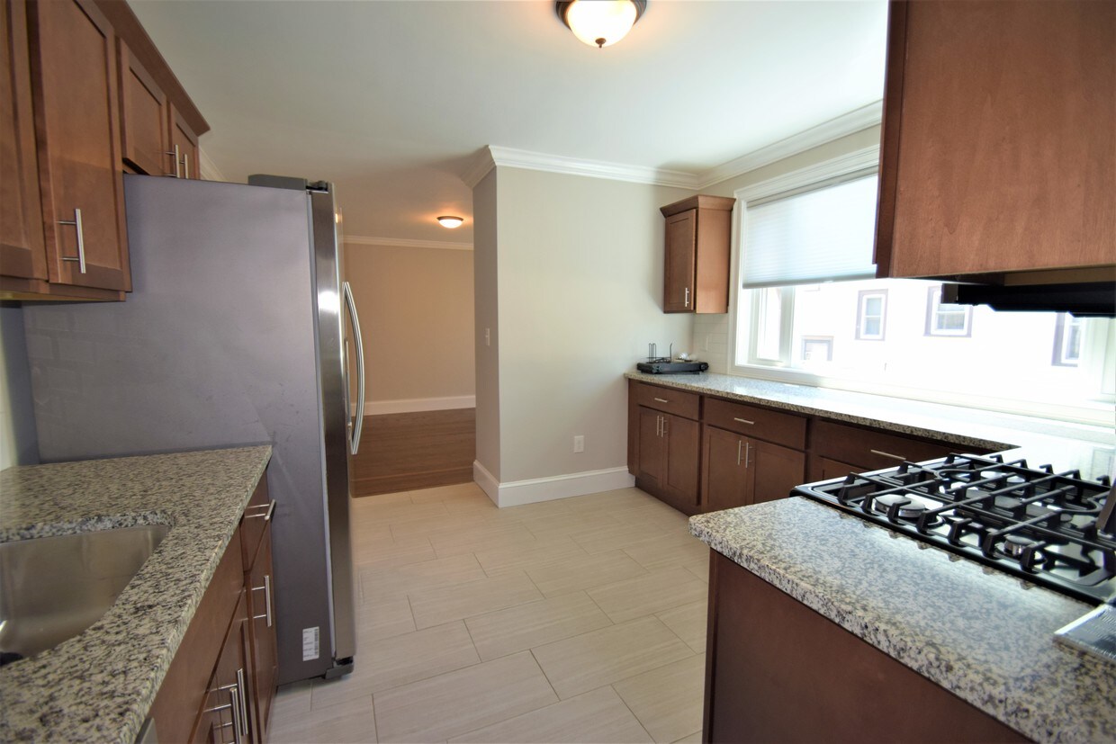 Primary Photo - 126 Lawrence St