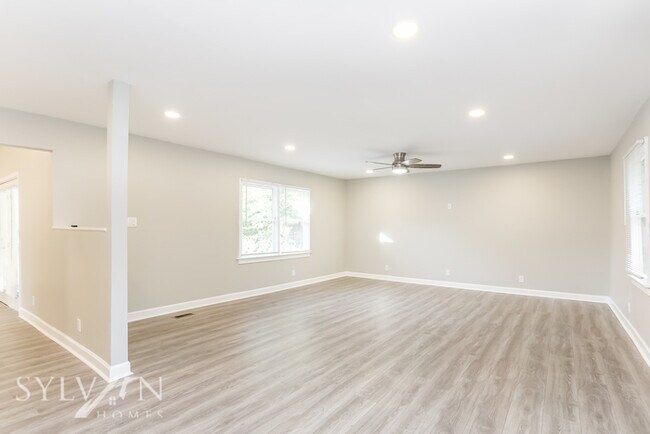Building Photo - Gorgeous 4BR 2.5BA home in a peaceful sett...
