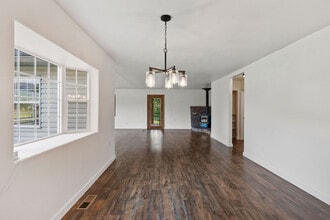 Building Photo - 140 Steppe Ln