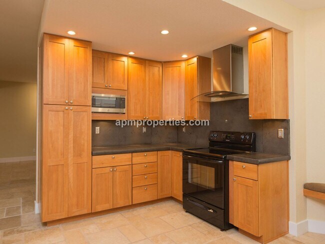 Foto del edificio - Extraordinary 3 Bedroom, 3 bath Canyon Lakes Golf Course Home!