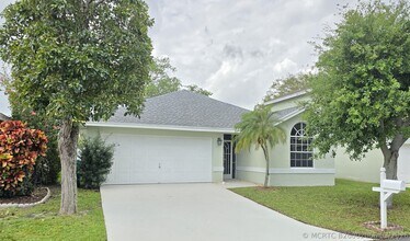 Building Photo - 1041 Fairfax Cir W