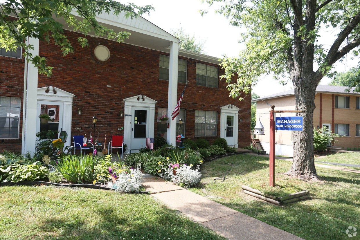 Meadowbrook Apartments and Townhomes 2301 Lackland Rd Saint