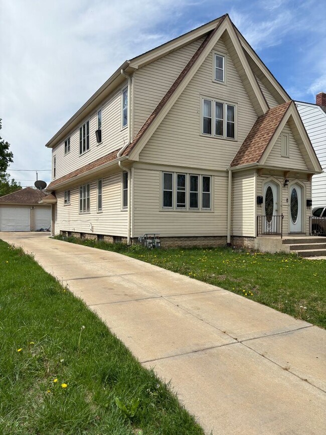 Foto del edificio - 4049 N Elmhurst Rd