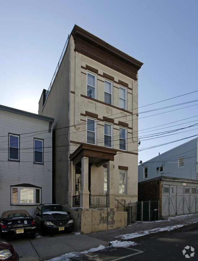 Primary Photo - 411 19th St