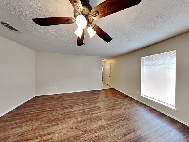 Foto del edificio - 14114 Fleur De Lis Blvd