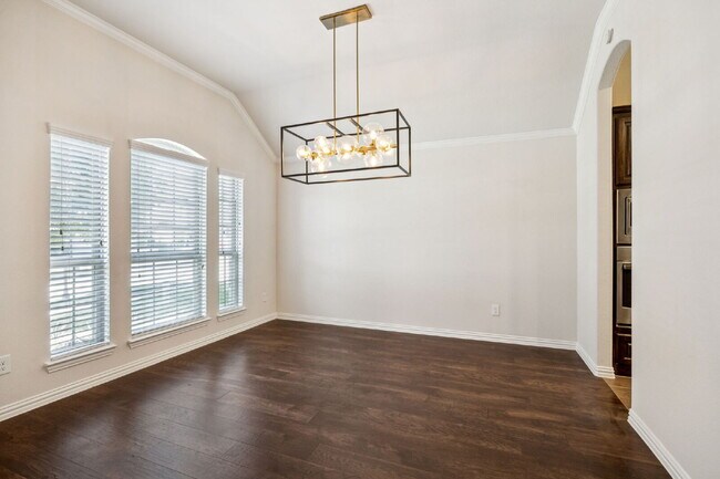 Building Photo - 2317 Houston Dr