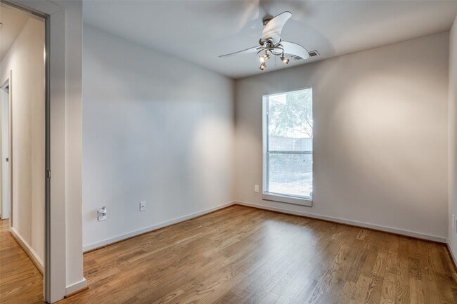 Foto del edificio - 4213 Dickason Ave