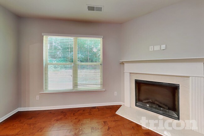 Building Photo - 216 Stillwood Dr