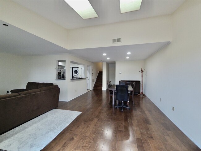 Foto del edificio - 728 Mainsail Ln