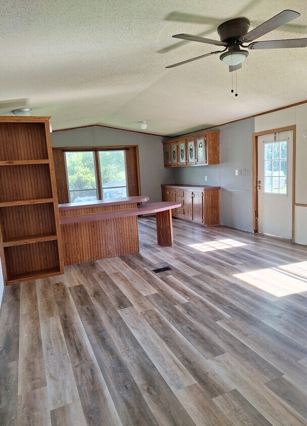 Foto principal - 8390 Countryside Dr