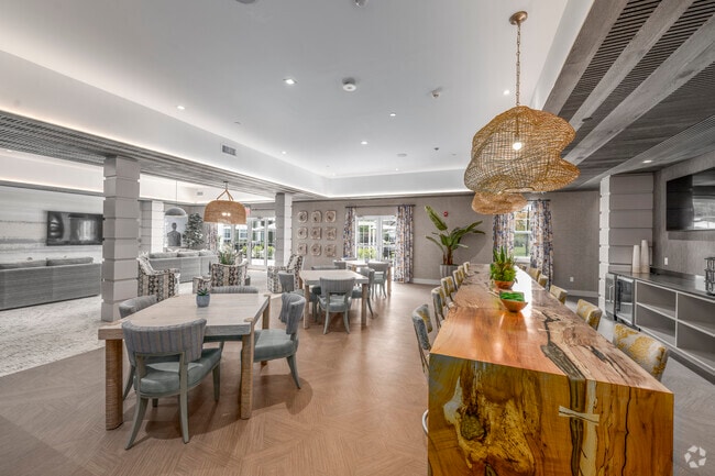 Great Room - Greenview Estate House